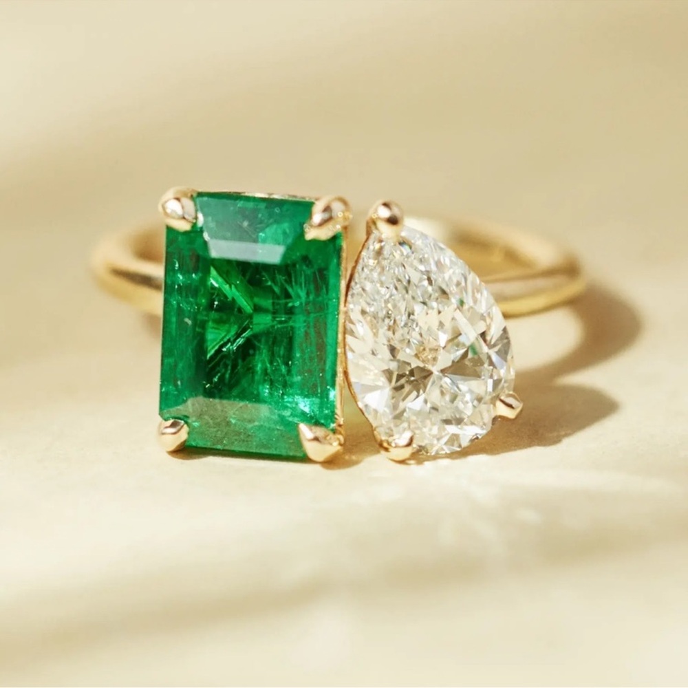 Toi et Moi Emerald Green and White Diamond Ring